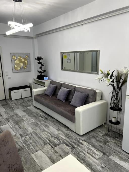 Romeo'S Beachfront Apartment By Loft, Hotel Opera And White Tower 마마이아 외부 사진