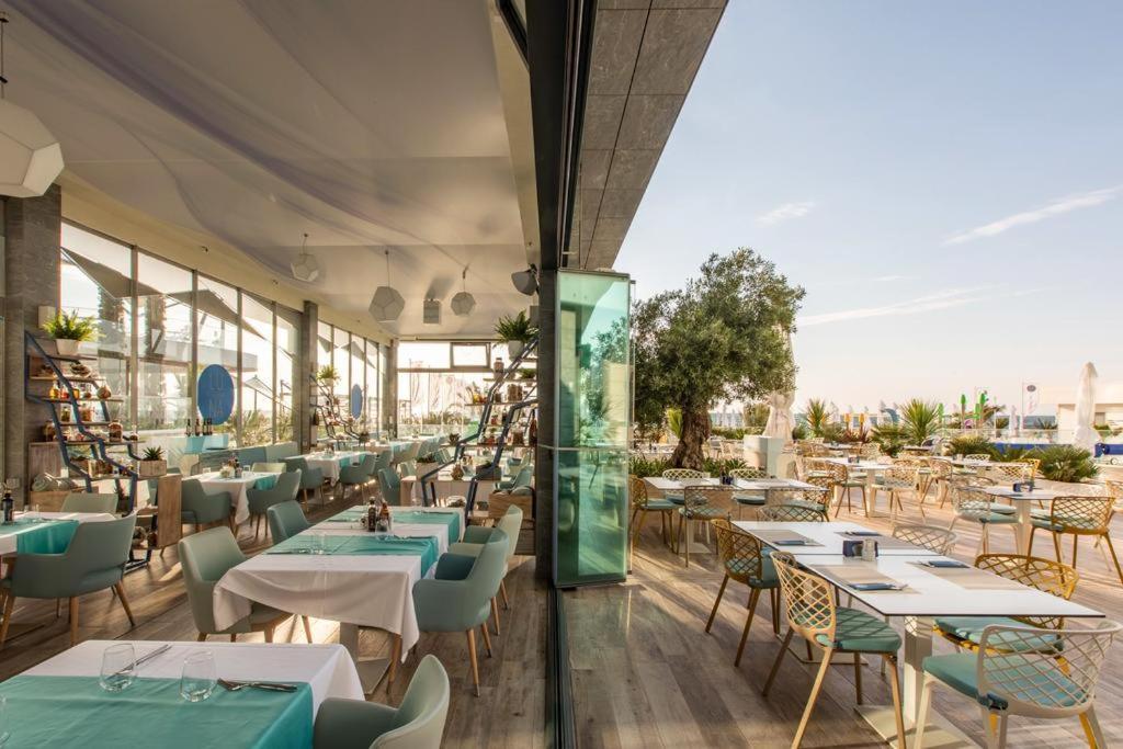 Romeo'S Beachfront Apartment By Loft, Hotel Opera And White Tower 마마이아 외부 사진